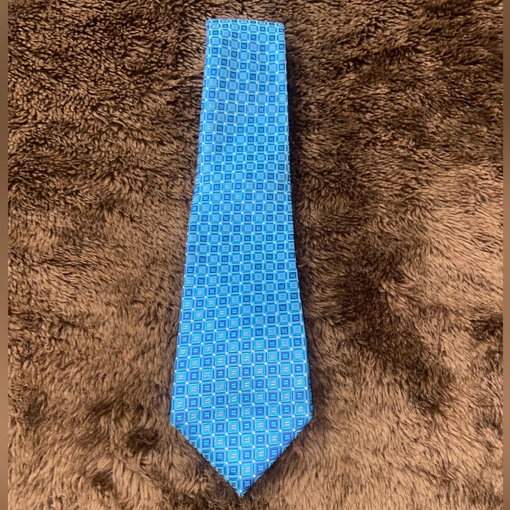 BCBG Silk Tie. Regular length.
